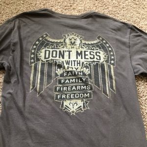 Buck wear American tshirt